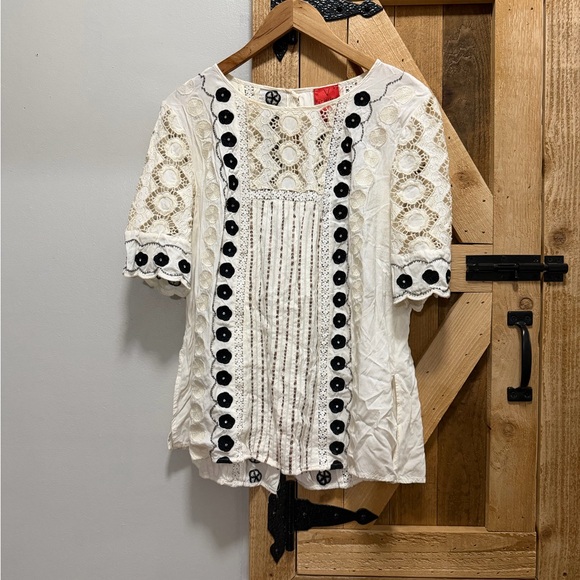 V Christina Tops - FLOREAT VEILLE PEASANT TOP LACE SZ medium